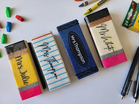 White board eraser with pencil, notebook paper or crayon design glittered and epoxy with your favorite teacher name. Brick Bookends, Personalized Clipboards, Appreciation Gifts Diy, Teacher Appreciation Gifts Diy, Teacher Board, Cute Teacher Gifts, Personalized Board, Custom Teacher Gifts, Custom Pencils