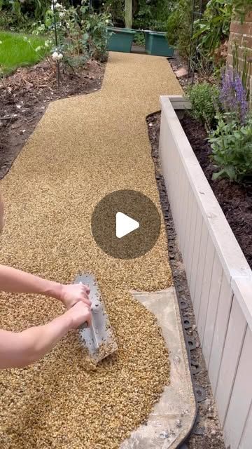 Claire Douglas - DIY & home styling on a budget on Instagram: "DIY resin-bound gravel path edging ⬇️
.
I’ve had lots of questions about which path edging we used with the DIY resin path and the truth is it was a compromise as we needed so many metres that the fancy ones were just too much money. In an ideal world l’d have gone for a lovely metal one but Amazon’s finest plastic flexible edging was an affordable £15 for 10 metres.
You peg the edging into the ground so you can easily remove it once the path has set but I figured it was probably helping prevent weeds so instead i decided to grow wispy plants along the path edge to hide it.
I’ll put the link in my resin path’ story folder.
.
Hit follow so you don’t miss any of my DIY / home reno on a budget content 
#diyblogger #diyprojects #di Reno On A Budget, Landscaping House, Path Edging, Pole Barn Home, Cool House Ideas, Church Home, Building Things, Gravel Path, Pea Gravel