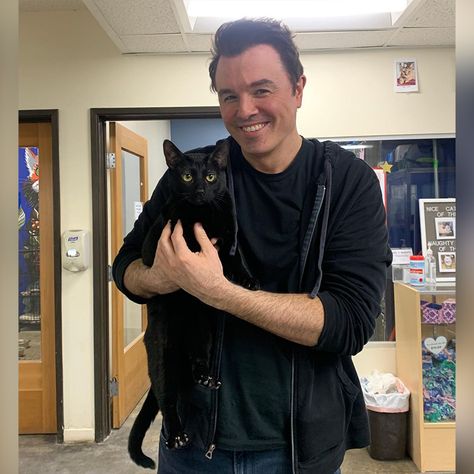 Perry's Place, Seth MacFarlane Kumail Nanjiani, First Time Cat Owner, Cow Cat, Seth Macfarlane, Senior Cat, Parenting Fail, Broken Leg, Stand Up Comedians, First Daughter