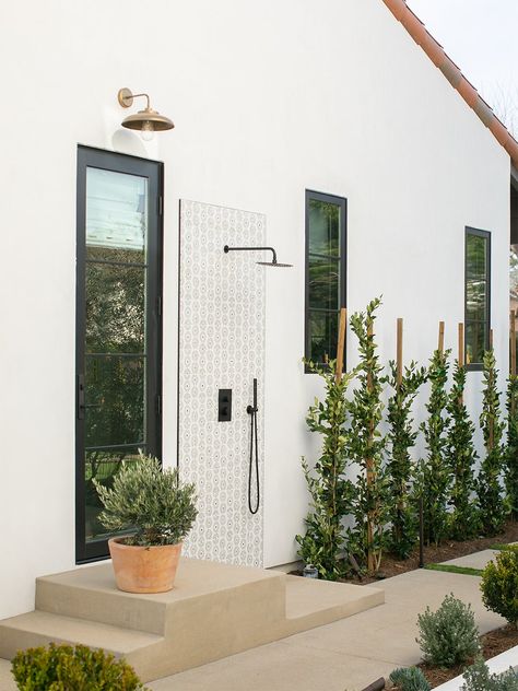 Outdoor Shower Inspiration, Newport Beach House, Striped Tile, Pool Shower, Shower Inspiration, Outdoor Bathrooms, Garden Studio, Outdoor Shower, Maine House