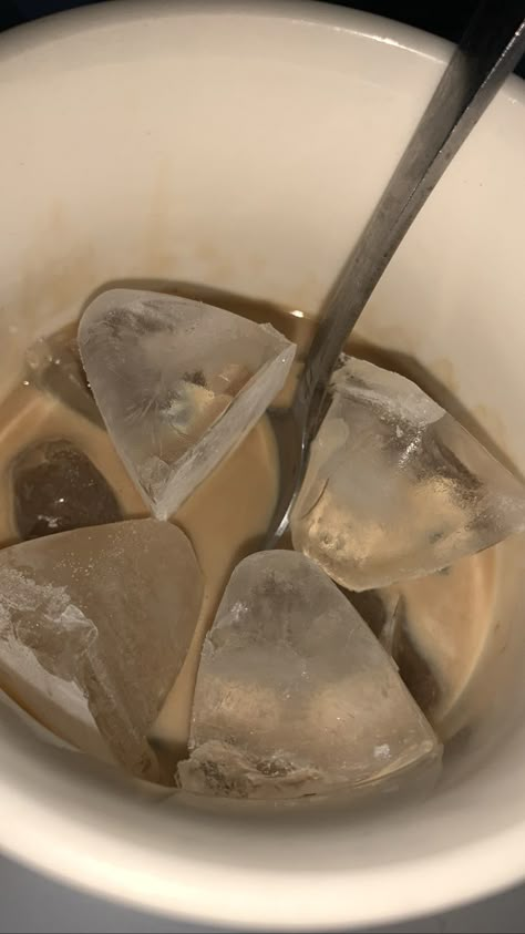 Iced Coffee Snapchat Stories, Ig Story Ideas Coffee, Drinks Snap, Kopi Aesthetic, Ice Aesthetic, Eating Food Funny, Drawings For Boyfriend, Easy Photography Ideas, Tumblr Food