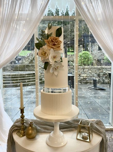 Intimate Wedding Cake, Castle Wedding Ireland, Autumn Castle, Luxury Wedding Cake Design, Castle Wedding Cake, Lough Eske Castle, Wedding Ireland, Castle Weddings, Castle Ireland