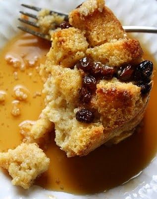 Cornbread Bread Pudding--I use dried cranberries instead of raisins.  An amazing twist on a favorite...YUMMMY! Bread Pudding With Raisins, Leftover Cornbread Recipe, Sweet Corn Bread, Cornbread Pudding, Raisin Bread Pudding, Leftover Cornbread, Cornbread Recipe Sweet, Apple Cinnamon Bread, Chocolate Bread Pudding