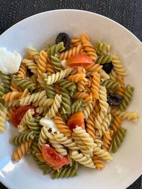 Pasta Asthetic Picture, Salad Asthetic Picture, Veg Pasta, Pasta Aesthetic, Mozzarella Pasta, Asthetic Picture, Recipes Snacks, Quick Recipes Snacks, Vegan Pasta