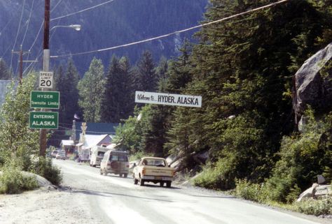 One of the photos in this Sightseeing Place is Hyder, Alaska and that town is next door to the Canada border. Hyder Alaska, Small Town Mystery, Midwest Emo, Mountain Men, Small Town America, American Gothic, Peace And Quiet, Southern Gothic, Samar