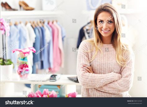 Smiling shop manager in front of her boutique Wholesale Clothing Distributors, Wholesale Boutique Clothing, Wholesale Vendors, Wholesale Clothing Suppliers, Boutique Wholesale, Usa Outfit, Online Clothing Boutiques, Vintage Clothing Online, Fashion Business