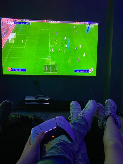 Playstation Boyfriend, Fifa Xbox, Game Fifa, Life After Marriage, Fifa Games, Fifa Ps4, Gamer Couple, Candy Room, Old Cartoon Network