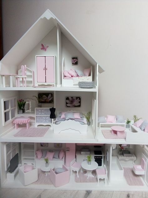 Diy Barbie Dollhouse Cardboard, Barbie Doll House Decorating Ideas, Best Doll House, Homeschool Room Design, Ikea Dollhouse, Diy Barbie House, Baby Clothes Quilt, Baby Toys Diy, Doll Furniture Diy