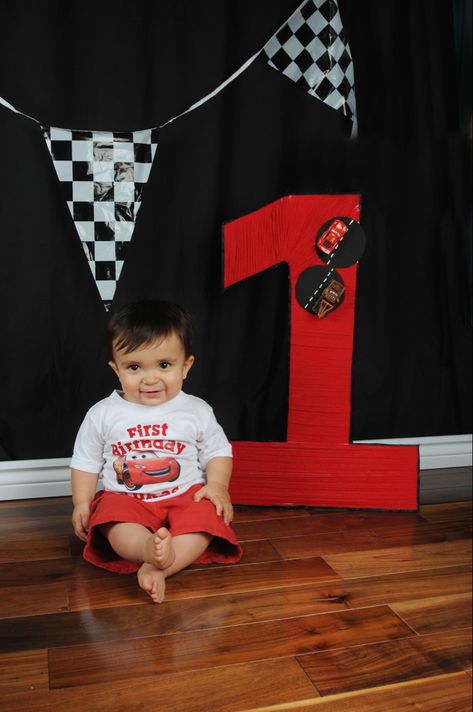 Cars First Birthday Party, Cars First Birthday, Car First Birthday, Motocross Birthday, Race Theme, Hotwheels Birthday Party, Cars Photography, Boys 1st Birthday Party Ideas, Hot Wheels Birthday