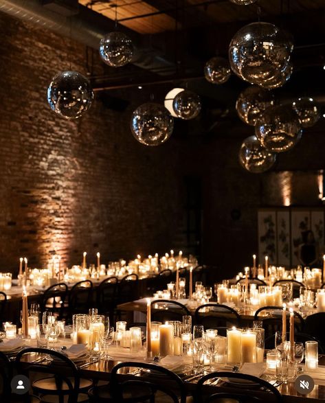 Romantic Wedding Reception Decorations, Nye Wedding Decor, Black Candle Wedding, Wedding Reception Centerpieces Candles, Wedding Aisle Candles, Black Tie Wedding Reception, Brown Wedding Themes, Winter Wedding Ceremony, Jazz Wedding