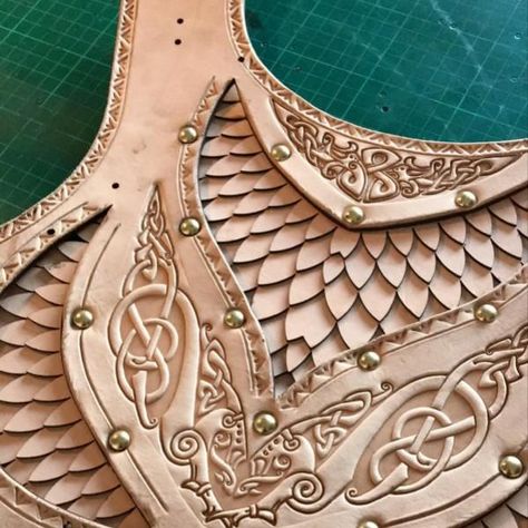 Leather Knife Sheath Pattern, Leather Armour, Leather Working Projects, Leather Artist, Fair Outfit, Leather Tooling Patterns, Larp Armor, Tooling Patterns, Fashion Words