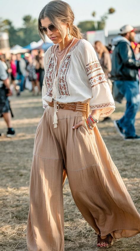 Boho Chic Pants Outfits, Boho Chic Clothing Style, Boho Modern Fashion, Hippy Professional Outfits, Polished Boho Style, Modern Gypsycore Fashion, Hippie Modern Outfits, Boho Hippy Outfits, Boho Chic Aesthetic Outfit