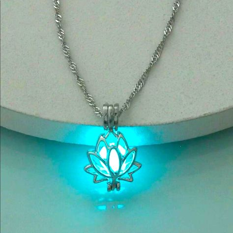 Lotus Flower Silver Nwt Necklace Glow N The Dark Have Matching Bracelet Listed As Well Magical Jewelry Necklaces, Dark Fantasy Jewelry, Light Necklace Designs, Fantasy Jewelry Necklace, Fantasy Jewelry Magic, Leaf Necklace Silver, Glow In The Dark Necklace, Magical Necklace, Pretty Sunglasses