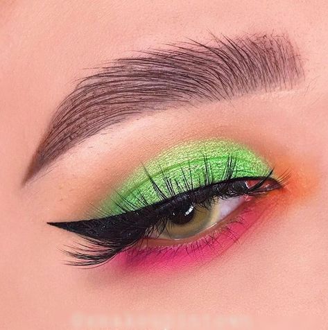 Neon Pink And Green Eyeshadow Looks, Watermelon Eyeshadow Look, Watermelon Makeup Eye, Green And Red Eyeshadow, Zulu Palette Looks, Red And Green Makeup Looks, Green And Pink Makeup Looks, Pink Green Makeup, Red Green Makeup