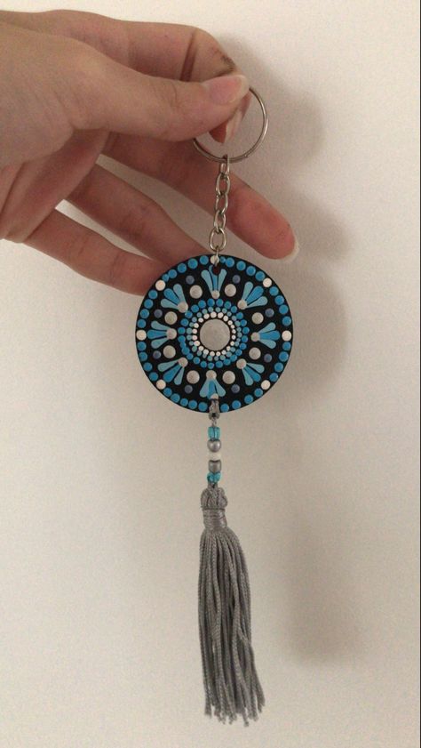 Mdf Board Keychain, Ideas Ceramica, Diy Keychains, Mandala Dotting, Mandala Jewelry, Keychain Ideas, Dot Mandala, Dot Art Painting, Mdf Board