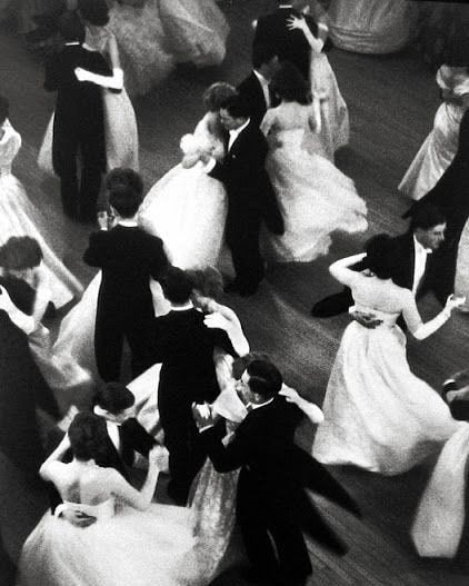 Ballroom Dance Photography, Dancing Pictures, 50s Aesthetic, White Photo Wall, Ball Aesthetic, Dance Aesthetic, Black And White Photo Wall, Robert Doisneau, Black And White Picture Wall