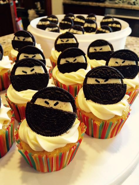 Ninja cupcake                                                                                                                                                                                 More Ninja Birthday Cupcakes, Ninja Go Birthday Party, Ninja Trunk Or Treat Ideas, Ninja Bday Party Ideas, Ninja Themed Birthday Cake, Samurai Birthday Party, Ninja Party Cake, Ninja Theme Cake, Ninja Birthday Party Food