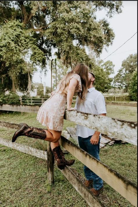 Rustic Theme Engagement Photos, Farm Fence Photoshoot, Fall Country Couple Photoshoot, Couples Fence Photography, Country Theme Family Photoshoot, Engagement Photos Fence, Engagement Photos With Fence, Fence Couple Pictures, Farm Style Engagement Photos