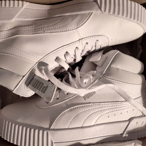 New In The Box Women Karina 2.0 Mid Tops. Never Been Worn Womens Puma Sneakers, Puma Shoes Women, Black And Gold Sneakers, White Puma Sneakers, Puma X Fenty, Puma Vikky, Puma Classic, Puma Carina, Cat Shoes