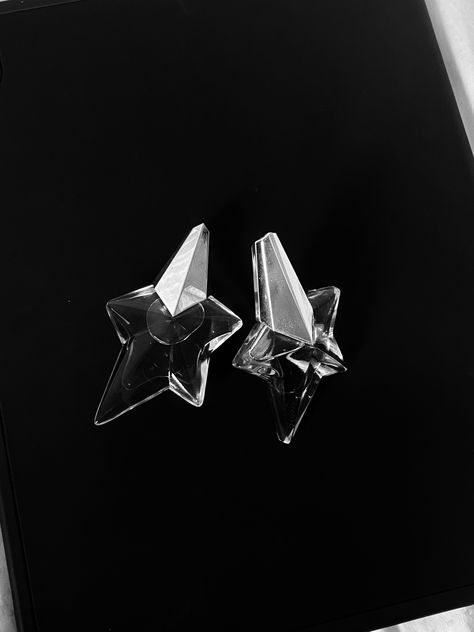 #mugler #thierrymugler #star #angel #muglerangel #fragnatica #perfume #gourmand #scent Angel Mugler Perfume, Mugler Aesthetic, Mugler Star, Chrome Aesthetic, Thierry Mugler Angel, Star Angel, Mugler Angel, Books Design, Miniature Perfume