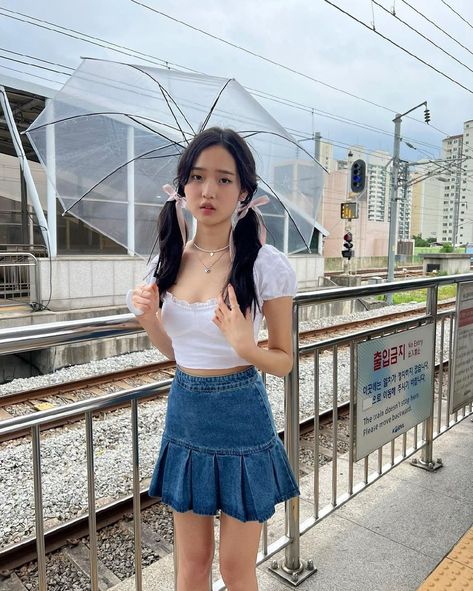 Saranghae Tracy, Tracy Sohn, Cute Outfits Korean, Denim Mini Skirt Outfit, Denim Skirt Outfits, Downtown Outfits, Fits Aesthetic, Miniskirt Outfits, Anime Cosplay