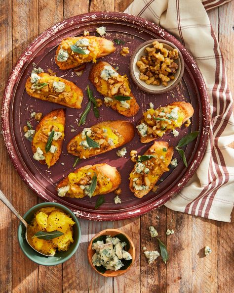 Acorn Squash Recipe Goat Cheese, Goat Cheese Acorn Squash, Maple Pecan Goat Cheese Acorn Squash, Butternut Squash Hors D’oeuvres, Maple Pecan Rosemary Acorn Squash, Fall Recipes Appetizers, Fall Appetizers Easy, Halloween Appetizers Easy, Easter Appetizers