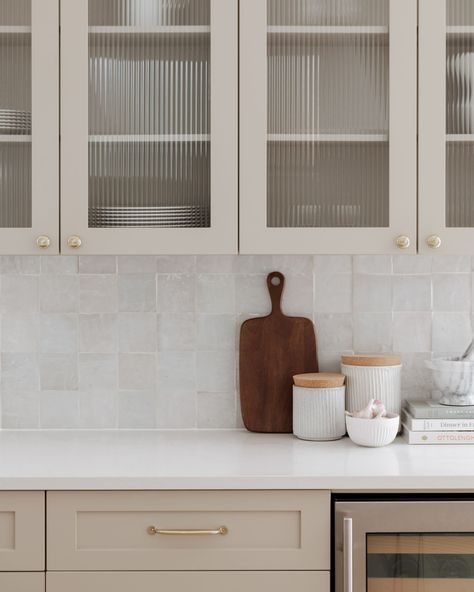 Traditional Fireplace Mantle, Lauren Watson, Warm Interior, Traditional Fireplace, Classic Kitchen, Kitchen Inspiration Design, Kitchen Pantry, Residential Interior, Cabinet Design