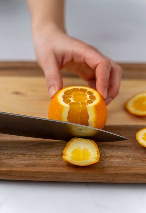 The side of the orange peels being sliced off. How To Cut Orange Slices, Orange Chicken Stir Fry, Easy Orange Chicken, Citrus Dressing, Orange Cut, Healthy Fitness Meals, Delicious Magazine, Fruit Tart, Juicy Fruit