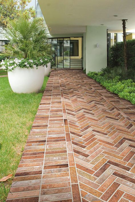 The classic and traditional look of brick in a porcelain tile. #bricks #porcelaintile #exteriordesign #patio #patiodesign #patioinspiration Rustic Feature Wall, Brick Effect Tiles, Brick Look Tile, Beaumont Tiles, Brick Tile, Brick Texture, Brick Flooring, Brick Tiles, Have Inspiration