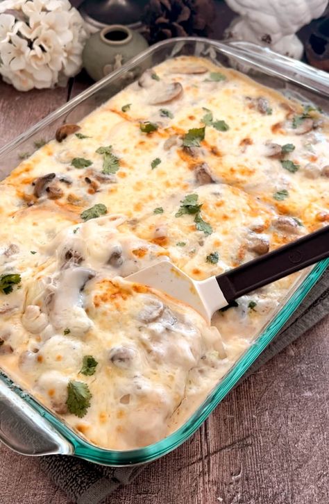 Chicken Gloria Recipe, Chicken Gloria, Chicken Smothered, Betty Crocker Recipes, Chicken Breast Recipes Baked, Chicken Entrees, Chicken Main Dishes, Sauteed Mushrooms, Easy Casserole Recipes