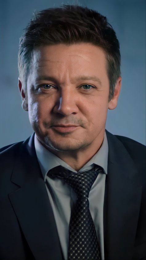 Mayor Of Kingstown Jeremy Renner, Jeremy Renner Photoshoot, Jeremy Renner Mayor Of Kingstown, Jeremy Renner Avengers, Jeremy Renner Black And White, Hawkeye Jeremy Renner, Jeremy Renner Selfie, Alan Jackson, Clint Barton