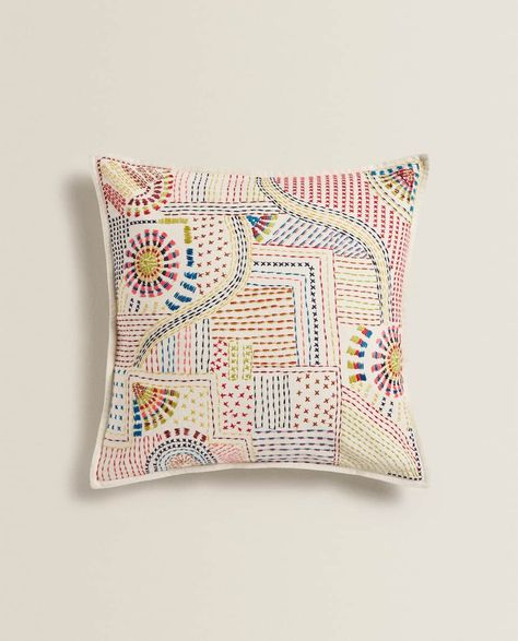 Nice Pillows, Cushion Ideas, Knot Cushion, Beaded Pillow, Cushion Embroidery, Embroidery Pillow, Hand Embroidered Pillows, Crochet Cushion Cover, Kantha Embroidery