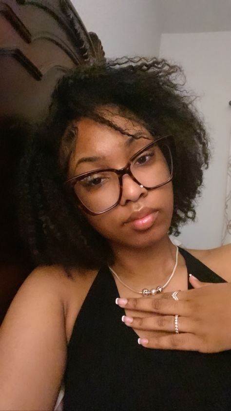 Glasses Curly Hair, Afro Twist Braid, Glasses Inspo, Women With Glasses, Glasses Inspiration, Clear Glasses Frames, Dyed Curly Hair, Afro Twist, Selfie Art