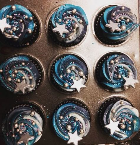 Night Sky Cupcakes, Celestial Dessert Table, Night Sky Birthday Theme, Celestial Cake Ideas, Night Sky Theme Party, Star Themed Food, Space Dessert Table, Celestial Cupcakes, Celestial Cakes