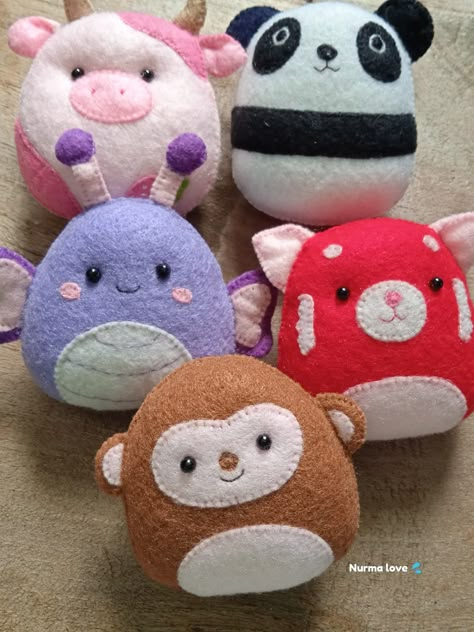 Felt Squishmallow, Felt Crafts Animals, Kawaii Felt Plushies, Kawaii Felt, Plushies Diy, Felt Craft Projects, Fun Easter Crafts, Felted Wool Crafts, Book Art Diy