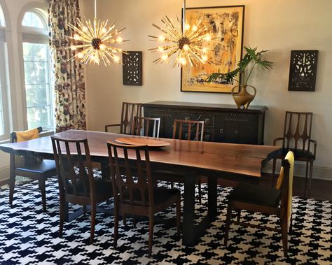 Houndstooth Pillows, House Tweaking, Dining Room Images, Hallmark Homes, Eclectic Dining Room, Eclectic Dining, Navy Blue Walls, Eclectic Living, Striped Walls