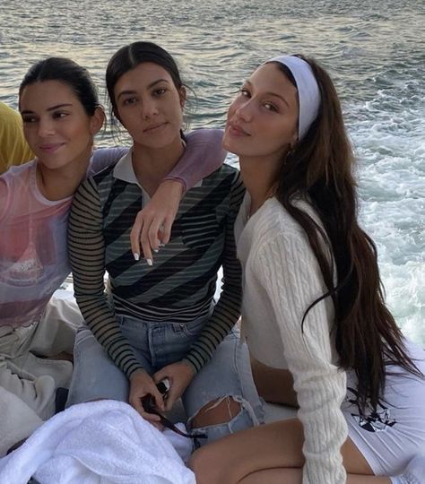 3 Best Friends Pictures, Pool Fits, Pretty Best Friends, 3 Best Friends, Friends Pictures, Teenage Dream, Bella Hadid, Kendall Jenner, Photo Inspo