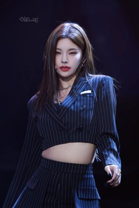 Kpop Female Idols Outfits Casual, Kpop Female Idols Outfits, Female Idols Outfits, Yeji Live, Kpop Female Idols, Idols Outfits, Suit Outfit, Hwang Yeji, Female Idols