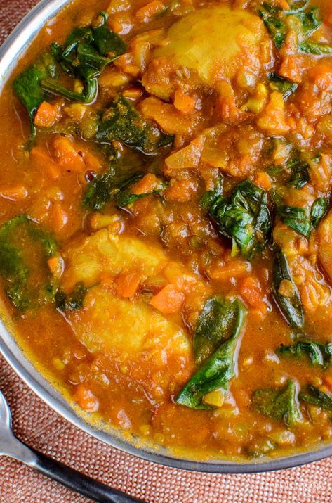 Chicken And Spinach Recipes, Chicken Spinach Curry, Curry Slow Cooker, Chicken And Potato Curry, Recipe With Spinach, World Ideas, Spinach Curry, Chicken And Spinach, Easy Chicken Curry