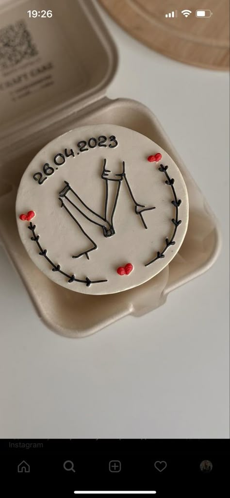 Banto Cake For Boyfriend, Bento Cake For Boyfriend Birthday, Cute Cake Designs For Boyfriend, Cake Designs For Boyfriend, Aniversary Cakes Designs, Unique Anniversary Cake Designs, Bento Cake For Boyfriend, Bento Cake Design For Boyfriend, Bento Box Cake