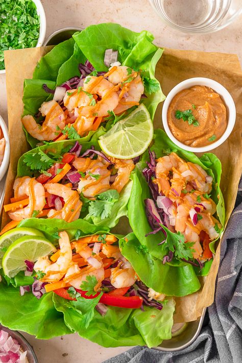 Chicken Lettuce Cups, Shrimp Lettuce Wraps, Salad Lettuce, Prawn Salad, Shrimp Avocado Salad, Lettuce Wrap Recipes, Avocado Salad Recipes, Lettuce Cups, Salad Wraps