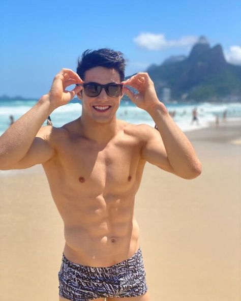 Arthur Mariano Bio [2021 Update]: Parents, Ethnicity & Net Worth Arthur Nory Mariano, Arthur Mariano, Arthur Nory, Richest Actors, Male Body Art, Gymnastics Clubs, Men Abs, Olympic Gymnastics, Artistic Gymnastics