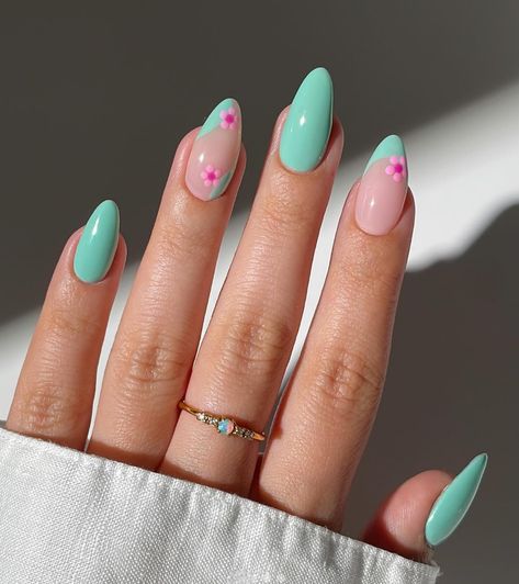 Trendy Classy Nails, Mint Green Nails, Mint Nails, Santa Nails, Christmas Gel, Milky Nails, Wallpaper Photography, Green Nail Designs, Colorful Nail