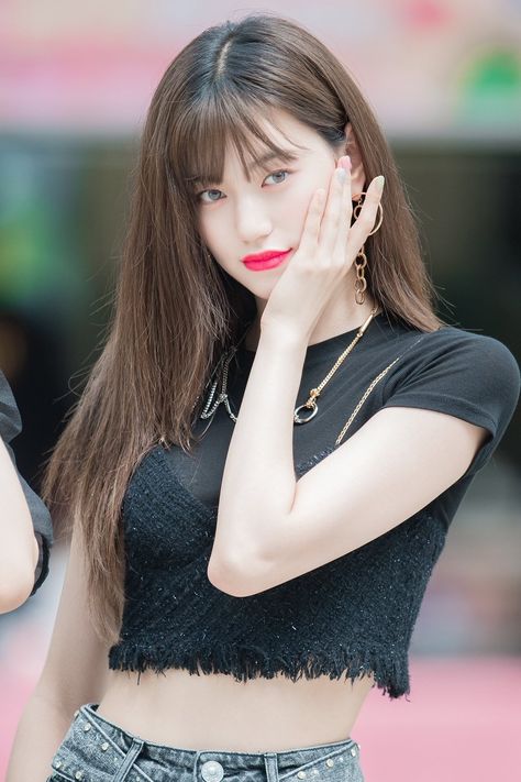 Ioi Doyeon, Doyeon Wekimeki, Kim Doyeon, Sims 4 Clothing, Sims 4, Kpop Girls, Asian Beauty, Girl Group, Crop Top