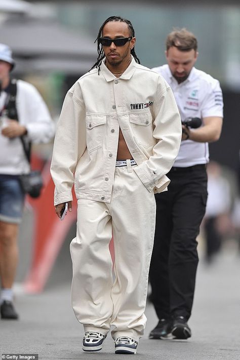 Hamilton Outfits, Sir Lewis Hamilton, Azerbaijan Grand Prix, Casual Sporty Outfits, F1 Lewis Hamilton, Race Car Driver, Streetwear Inspiration, Famous Outfits, Car Driver