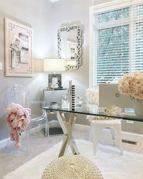 Girly Home Office, Glam Office, Office Candy, Feminine Home Offices, Cool Office Space, Girl Cave, Basement Reno, Work Office Decor, Ikea Hackers