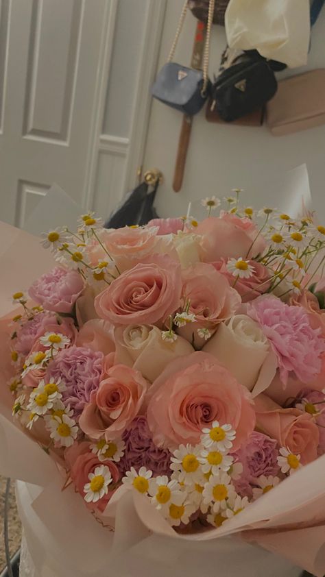 Flower Boquet, Pink Flower Bouquet, Luxury Flower Bouquets, Pink Rose Bouquet, Daisy Bouquet, Boquette Flowers, Prom Flowers, Nothing But Flowers, Flowers Bouquet Gift