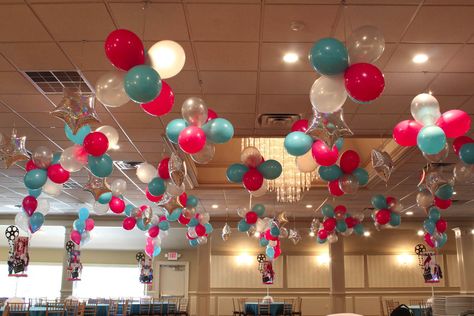 Pink & Turquoise Clusters & Dazzle Star Balloons over Dance Floor - Pink party design idea Turquoise Ceiling, Balloon Ceiling Decorations, Pink Party Decor, Balloon Archway, Bear Baby Shower Cake, Party Design Ideas, Event Photo Booth, Balloon Ceiling, Star Balloons