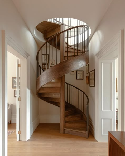 Space Saving Staircase, Round Stairs, Staircase Makeover, Wooden Staircases, Spiral Stairs, House Stairs, Spiral Staircase, Staircase Design, Stairs Design