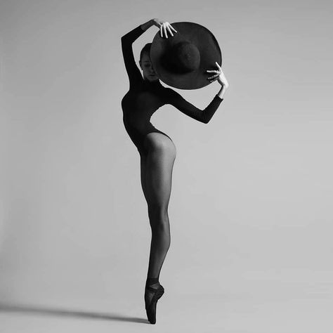 janey tucker on Instagram: “Elegant, sophisticated, chic, soigne' -- these aren't the words we normally apply to teenage girls; but this particular teenager is a…” Yevgeniy Repiashenko, Modern Dance Photography, Ballerina Poses, Dance Photoshoot, Dance Photo Shoot, Dance Picture Poses, Dancer Photography, Dance Photography Poses, Beautiful Photoshoot Ideas